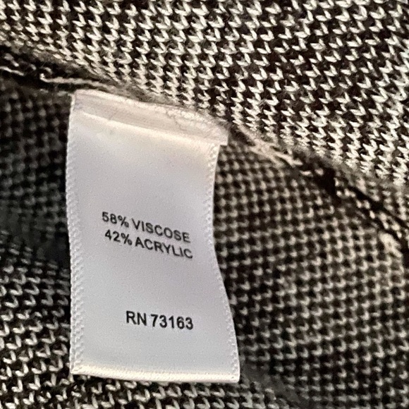 Black🖤 & 🤍White Houndstooth Cardigan - Picture 7 of 9